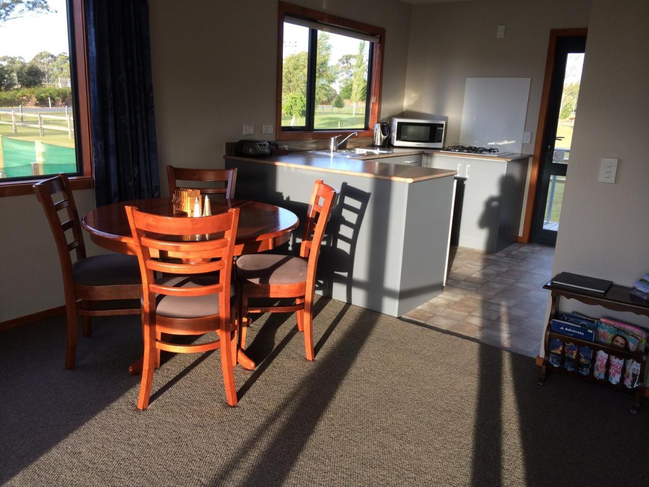 Acheron Cottages Manapouri Esterno foto